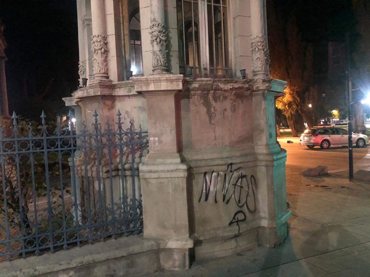 Una mujer detenida esta madrugada por daños a edificio patrimonial en el centro de Punta Arenas