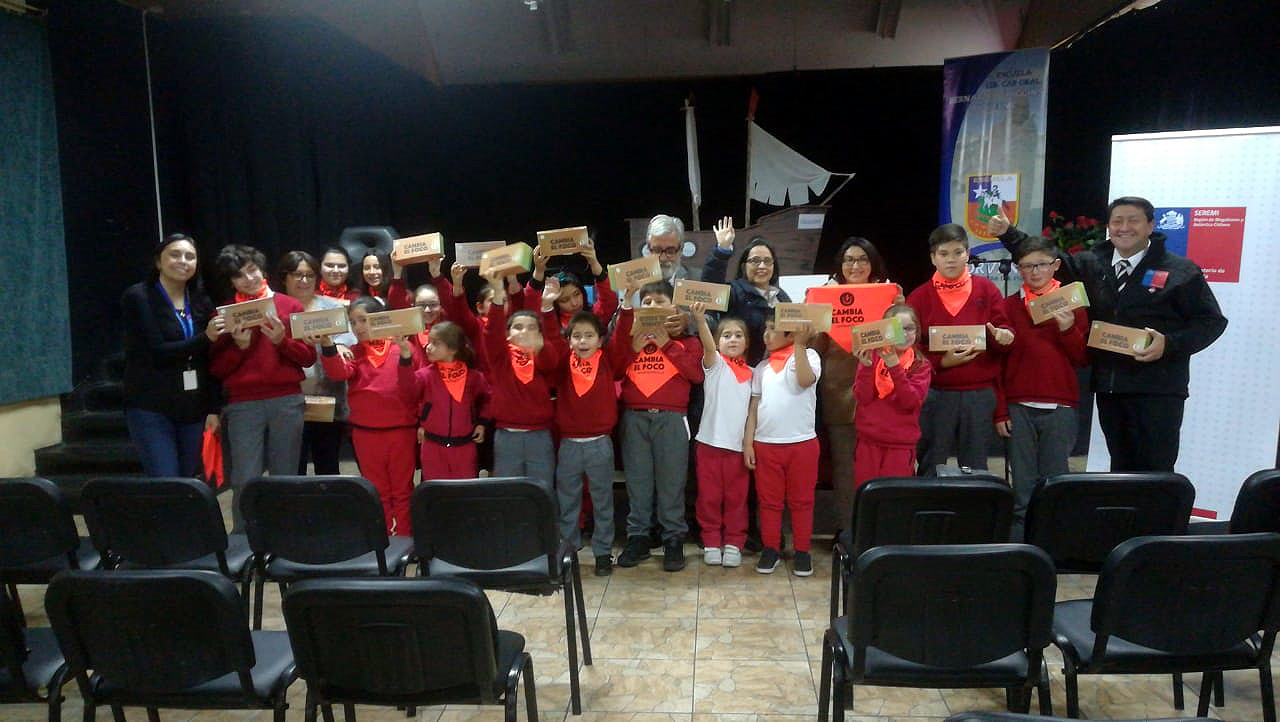 Escuela Bernardo O’ Higgins de Porvenir “Cambia el Foco” y se suma a campaña regional