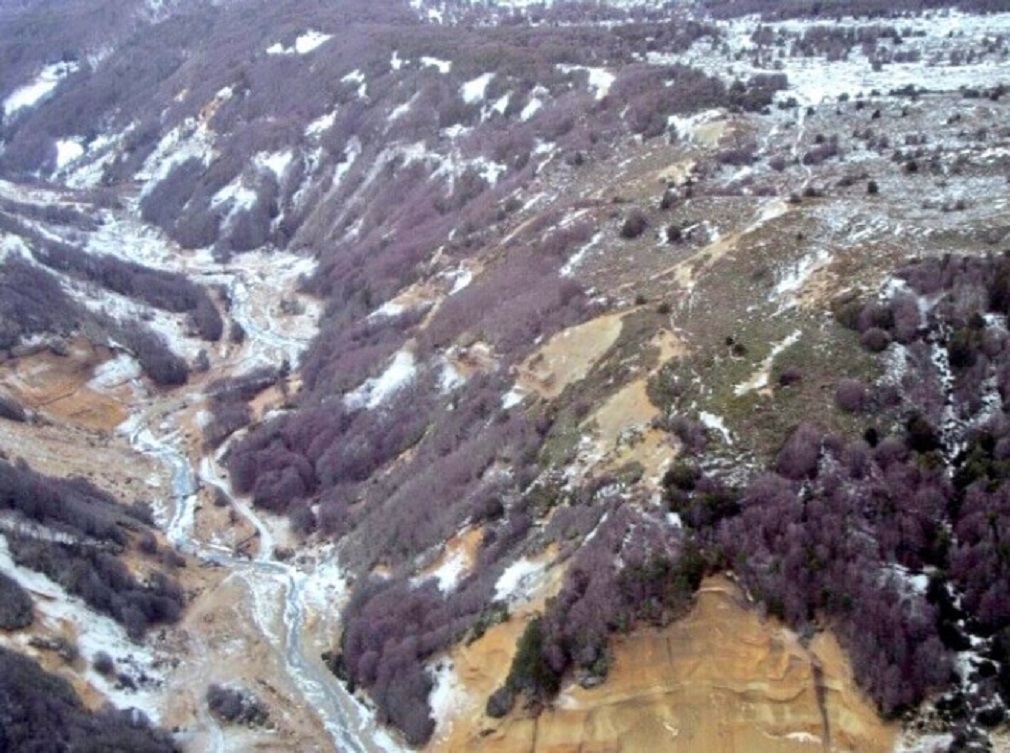 Sobrevuelo de la cuenca del Río de las Minas realizan el Gobernador Provincial y diversos servicios públicos