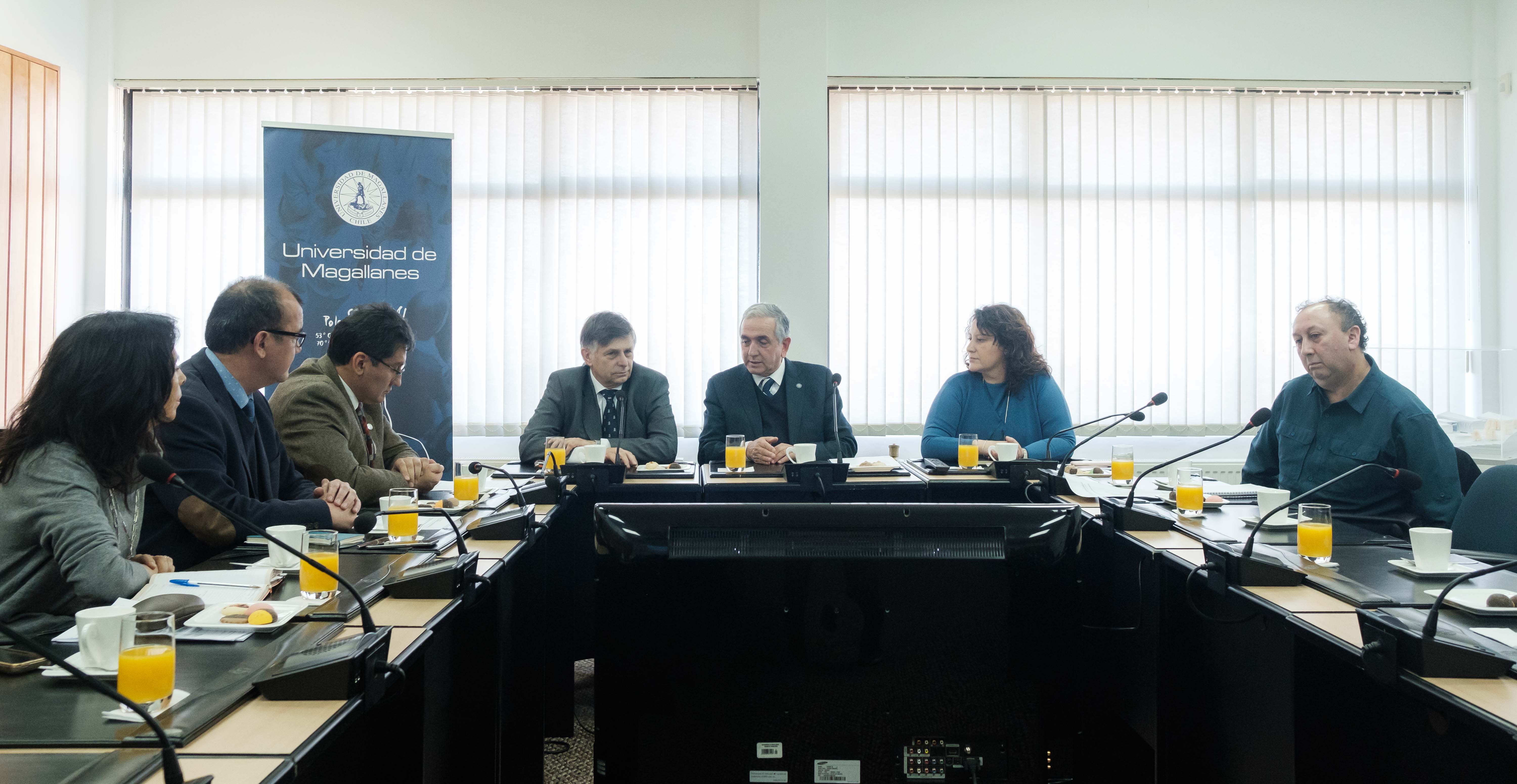 Intendente Fernández conoció detalles de los principales proyectos desarrollados por la UMAG