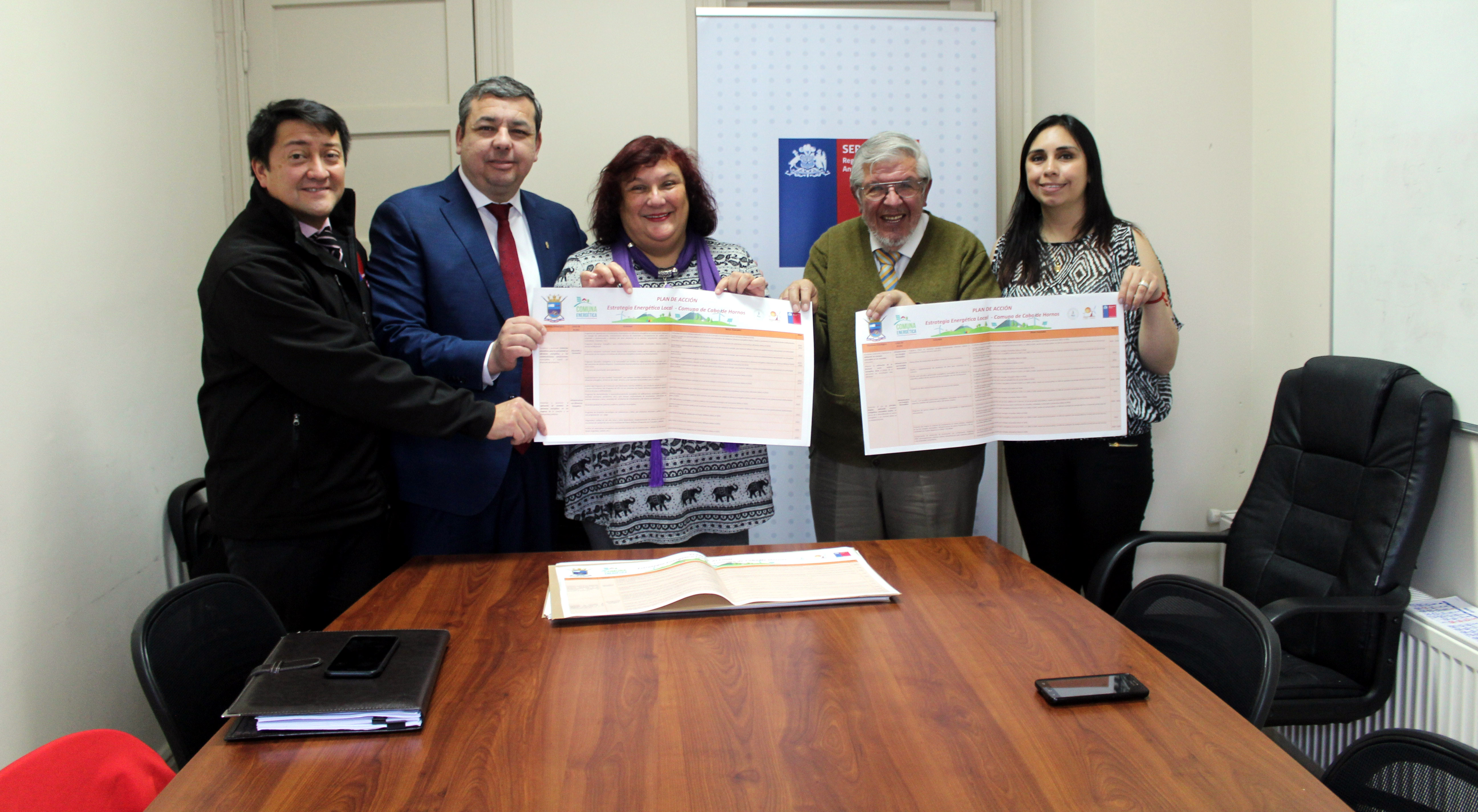 Seremi de Energía entrega Estrategia Energética Local a municipio de Cabo de Hornos