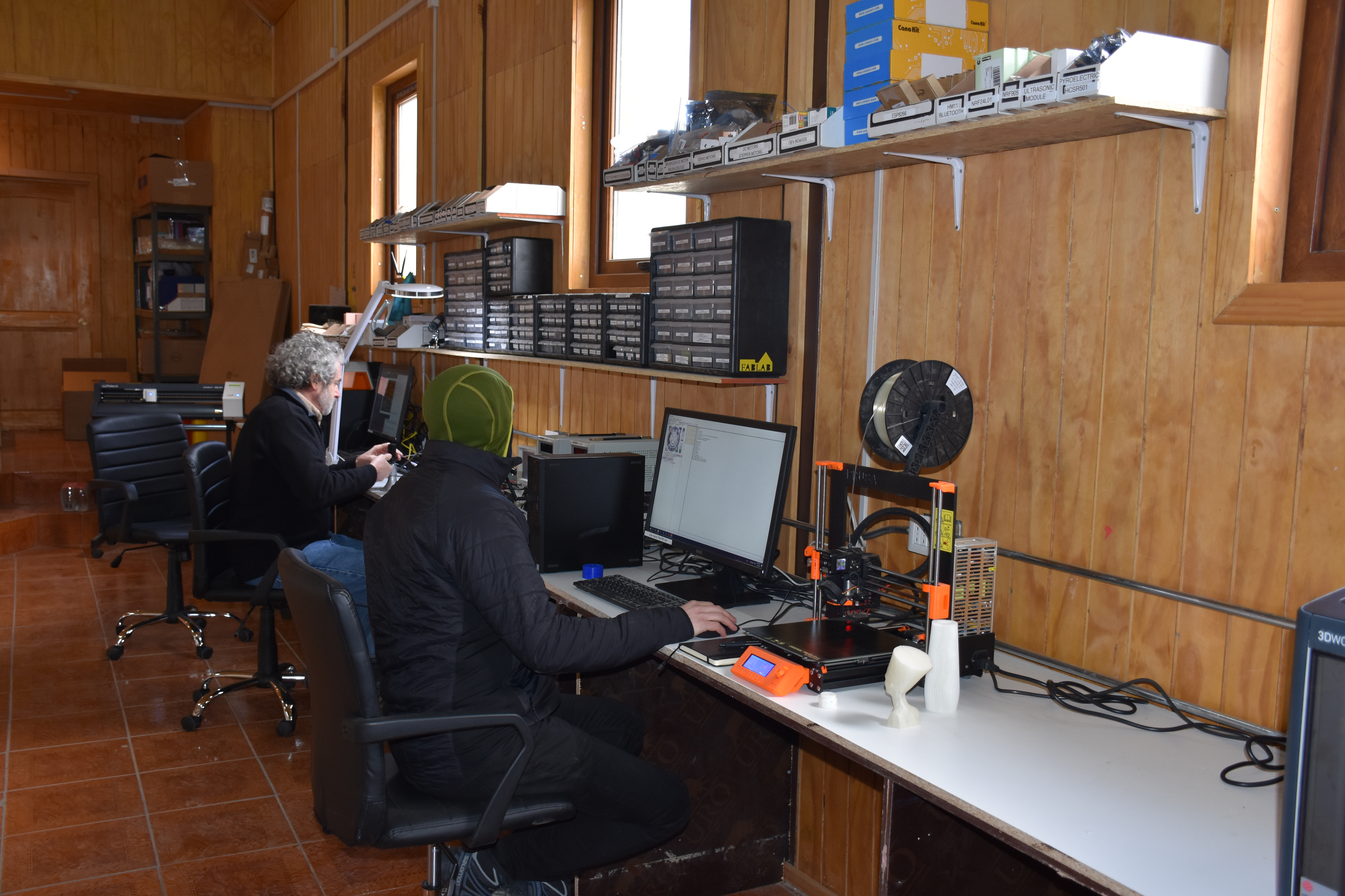 Universidad Católica y Municipalidad de Cabo de Hornos firman convenio de colaboración para potenciar el FABLAB Austral