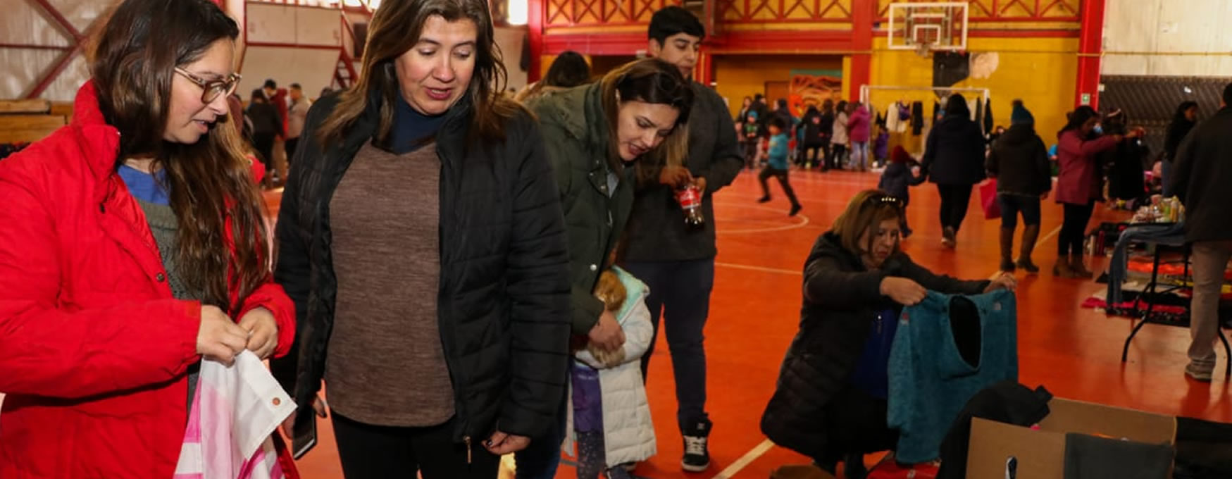 Novedosa y concurrida Feria de las Pulgas realizó la Municipalidad de Cabo de Hornos