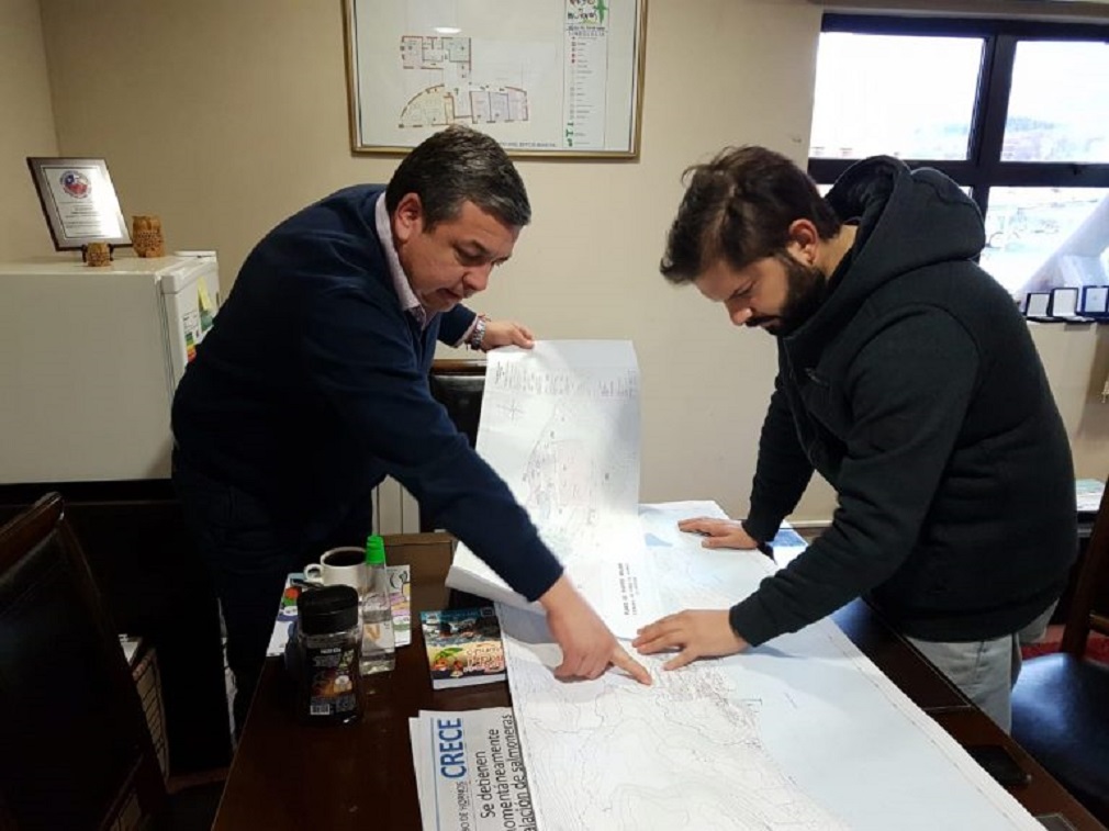 Diputado Gabriel Boric respalda en Puerto Williams proyectos contra la presencia de empresas salmoneras en Canal Beagle