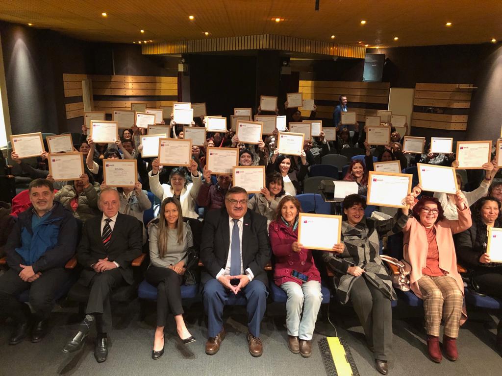 Iniciativa de Sence y Claro Chile: más de 200 magallánicos accedieron a cursos gratuitos de computación gracias a Aula Móvil