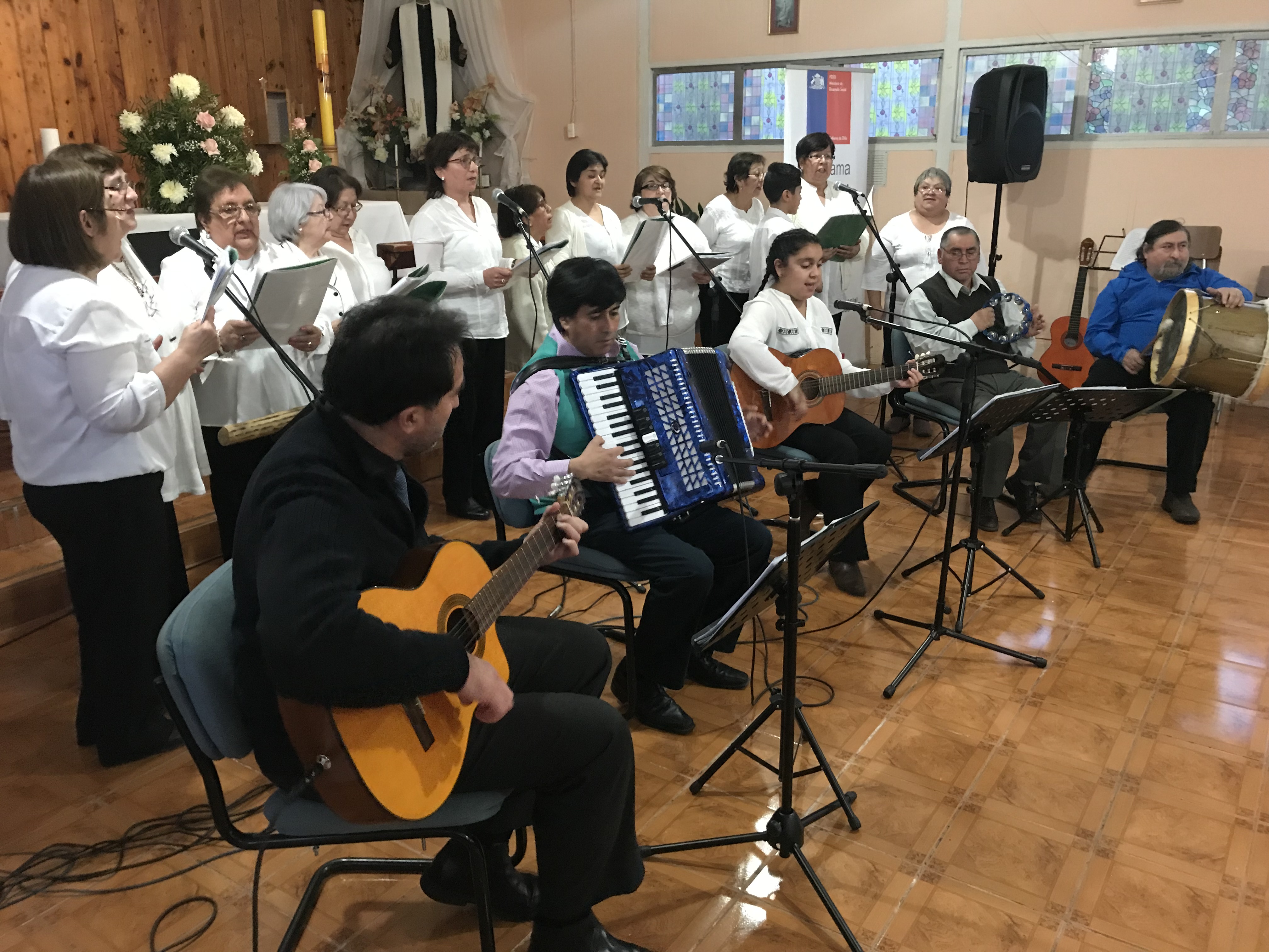 Organizaciones sociales de Punta Arenas se fortalecen a través del canto y la danza