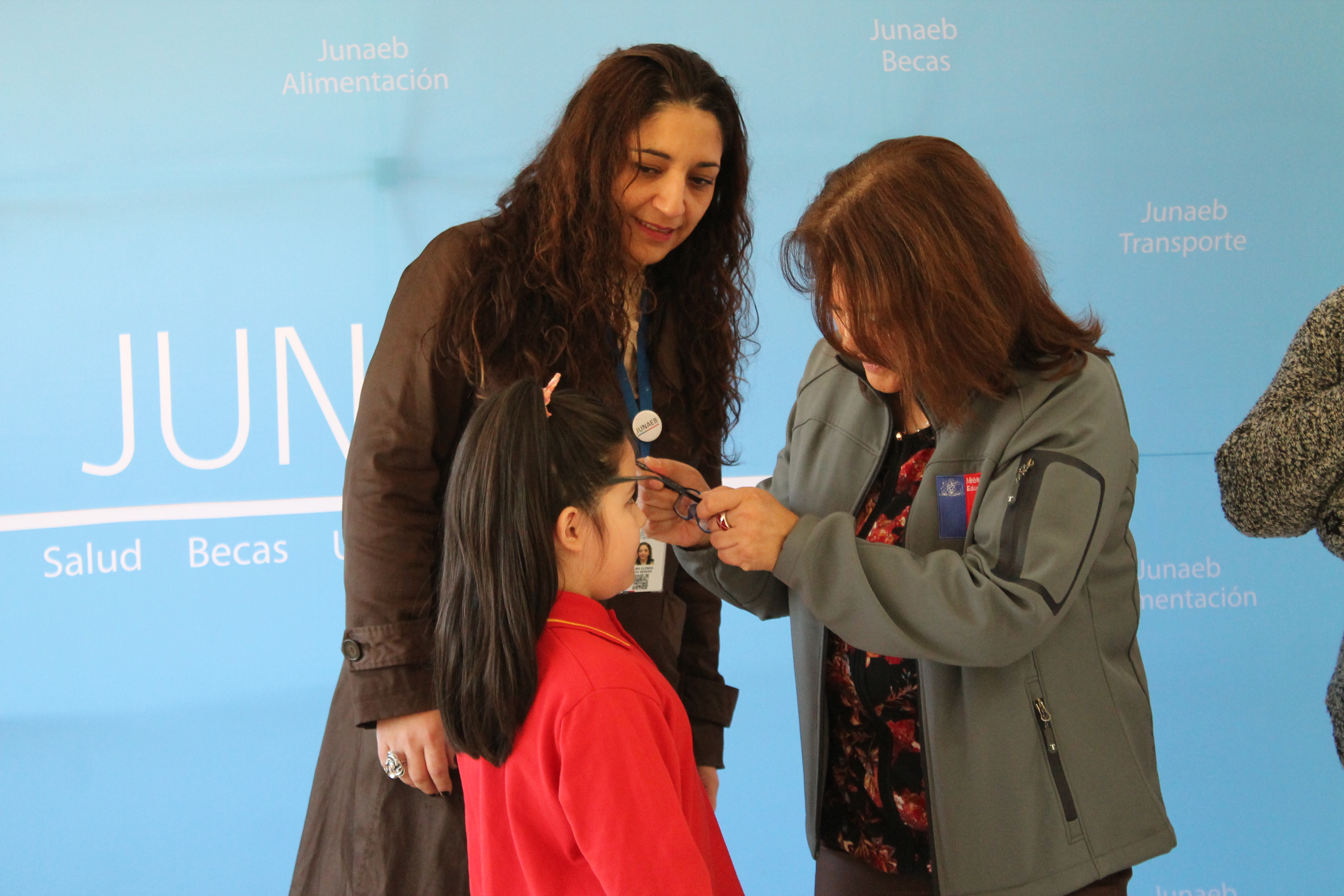 1.600 pares de lentes entregará la JUNAEB a estudiantes en Magallanes