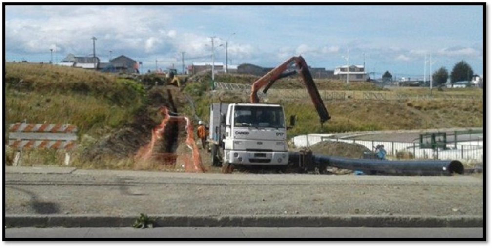 Más de 11 mil clientes de Aguas Magallanes se verán beneficiados: obra de importante alimentadora de agua potable finaliza su conexión este viernes en Punta Arenas
