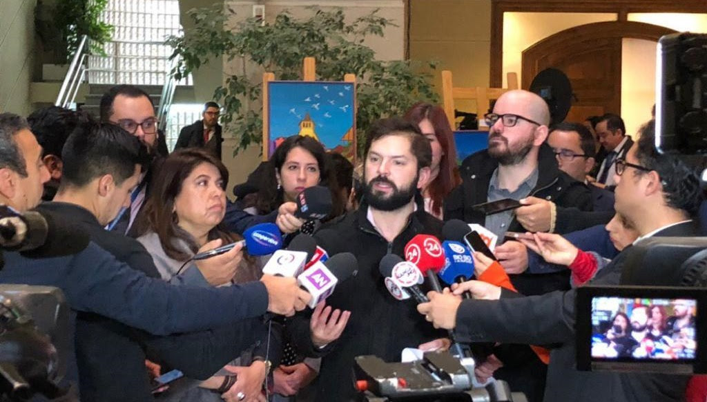 #PonleUrgencia: La campaña del Frente Amplio para discutir ahora proyecto que rebaja Dieta Parlamentaria en mensaje de cuenta pública presidencial