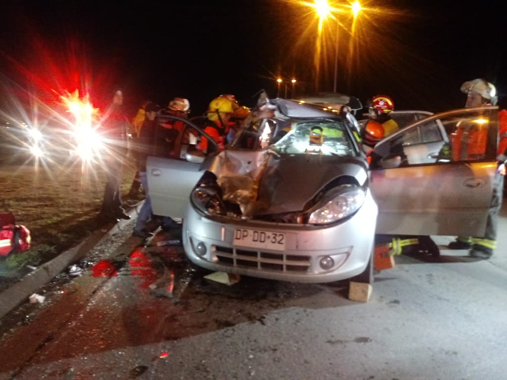 Cuatro lesionados fue el saldo de una colisión en el  sector norte de Punta Arenas