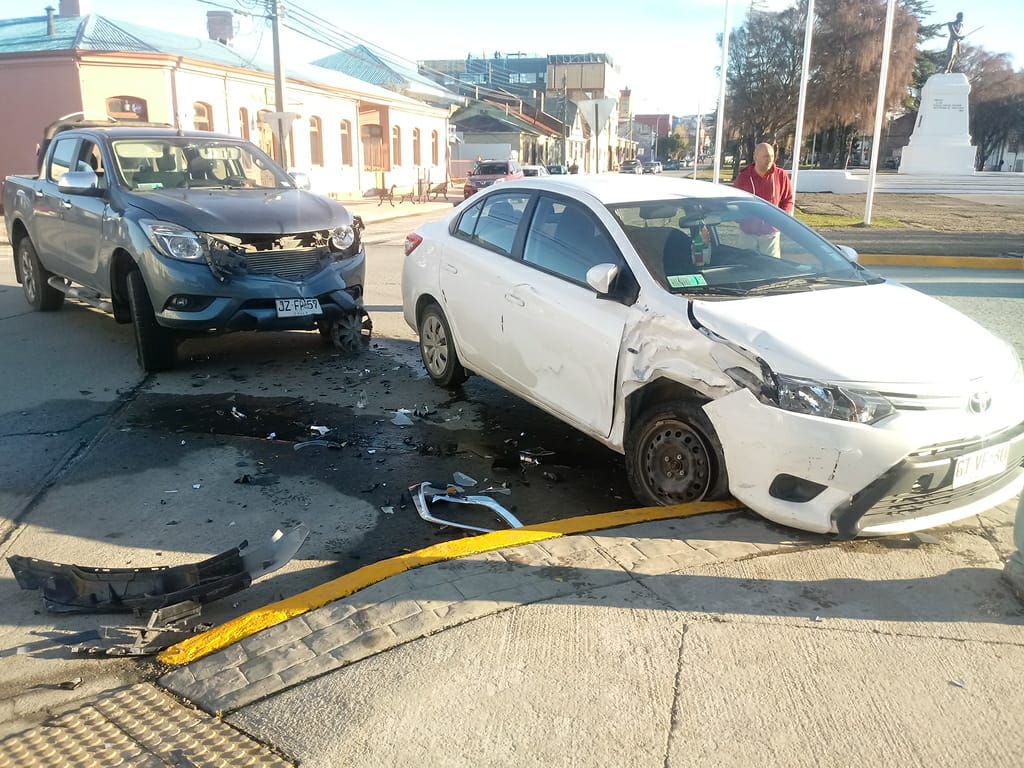 Una mujer lesionada en choque ocurrido en Quillota esquina Avenida Colón este mediodía