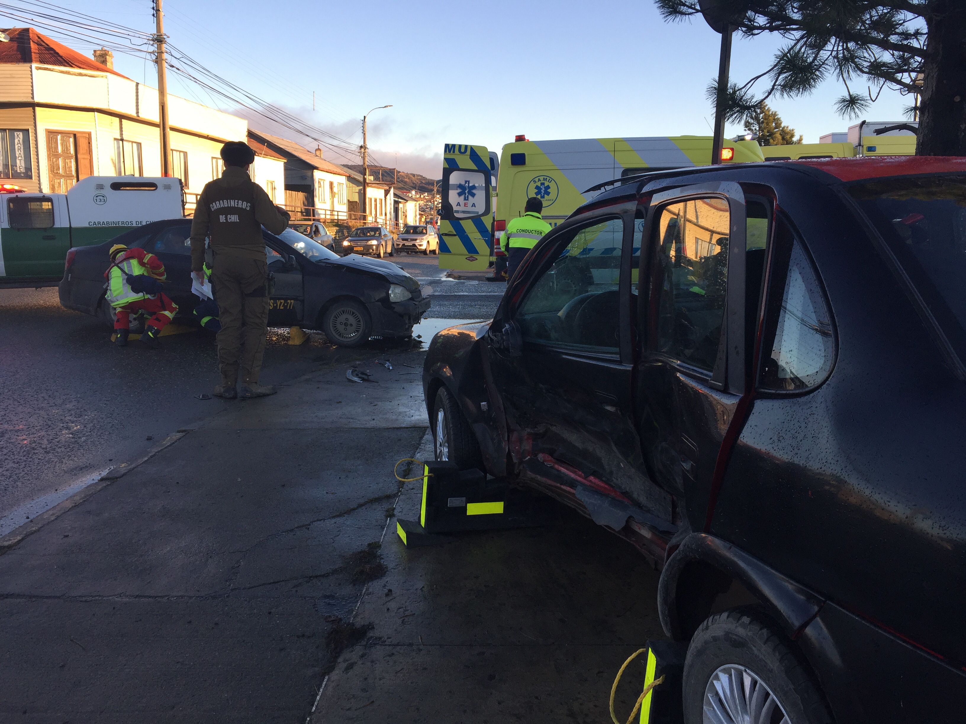 Colisión en Avenida Independencia con Prat dejó tres lesionados