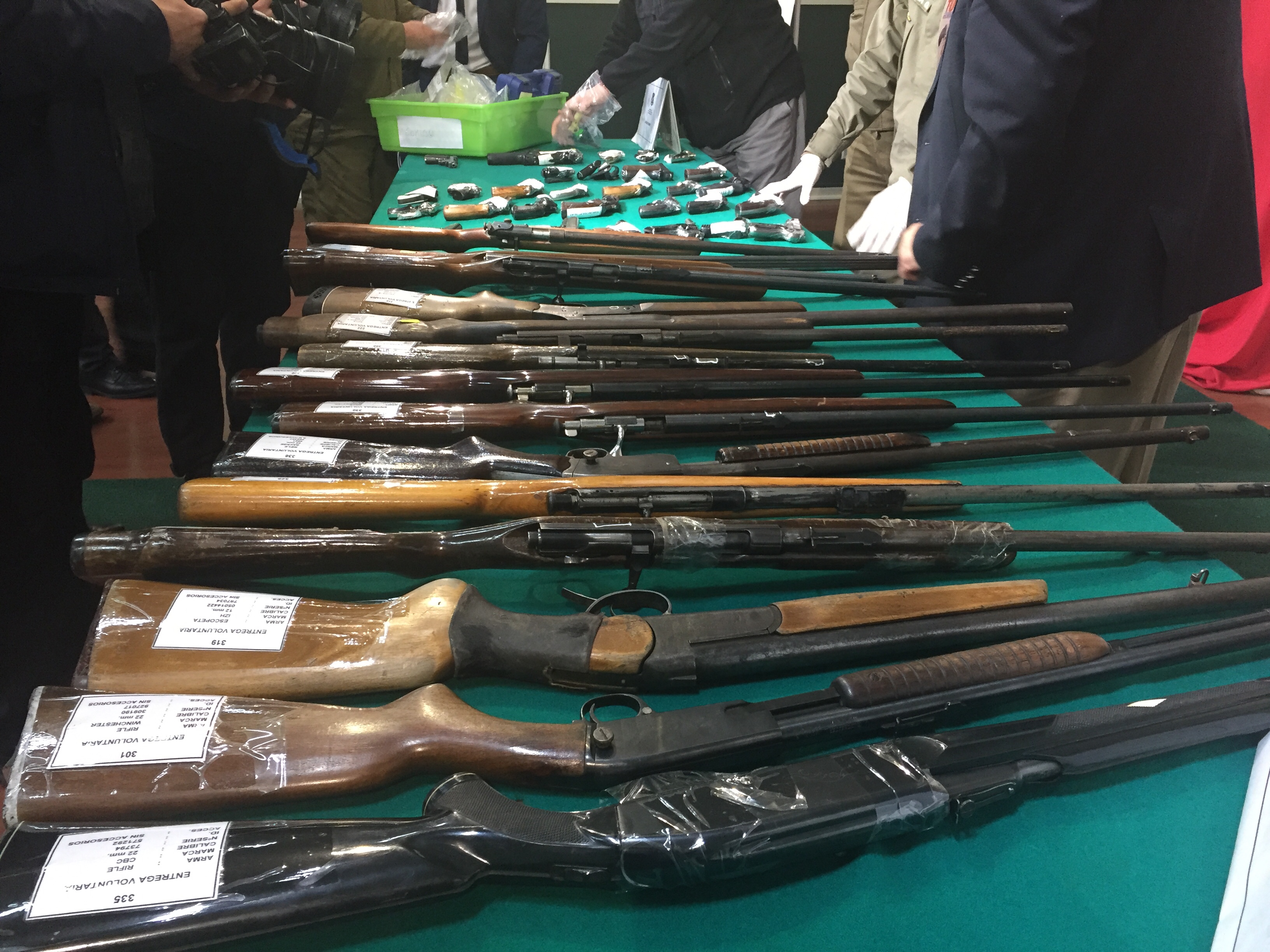 En el marco de la campaña «Entrega tu arma», Carabineros dijo que el tramite también puede ser anónimo