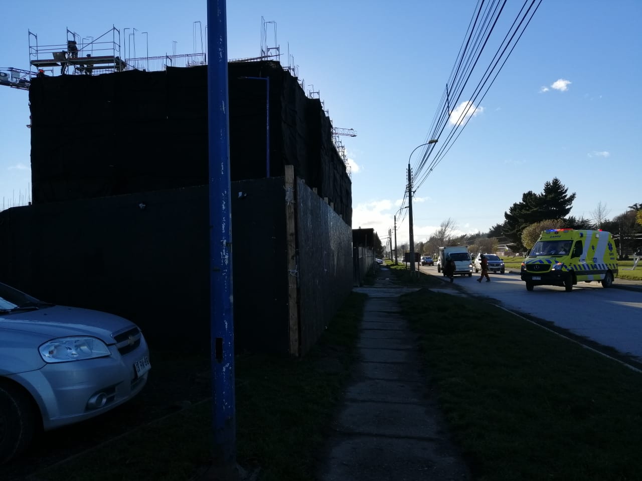 Un trabajador de la construcción accidentado tras caer desde 5 metros desde una obra en Avenida Bulnes con Hornillas