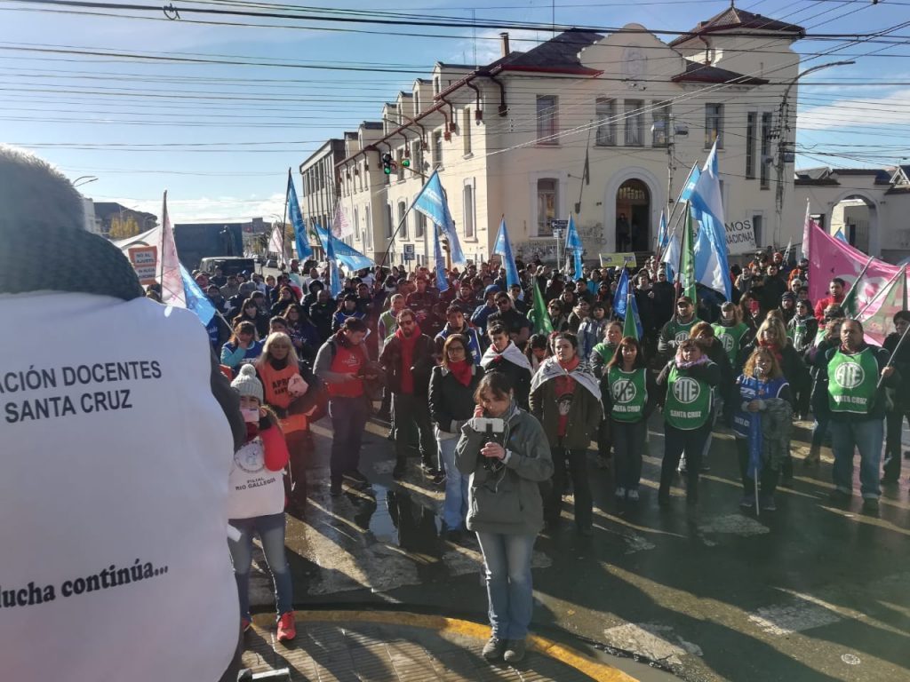 Paro en Argentina: en Santa Cruz paralizaron todas las actividades económicas y el transporte el martes 30 de abril