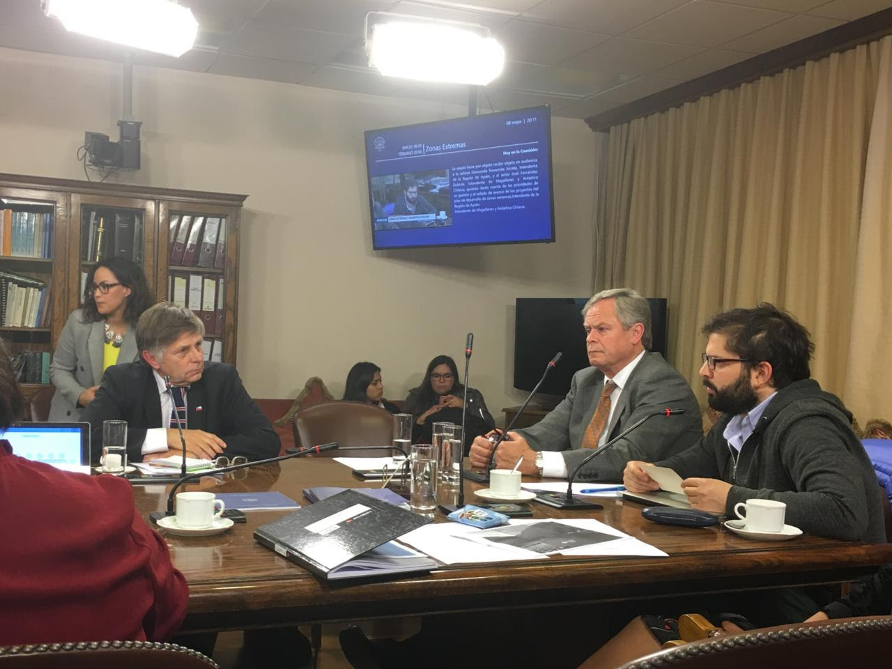A solicitud del diputado Gabriel Boric, intendente José Fernández asistió a Comisión de Zonas Extremas en la Cámara de Diputados
