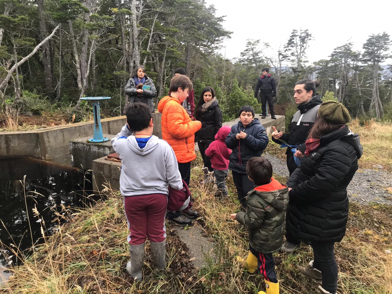 Ronda de actividades llegó hasta Puerto Toro: niños de la Escuela G-44 de la austral localidad pudieron participar de actividades extraprogramáticas deportivas, de ciencia y literatura