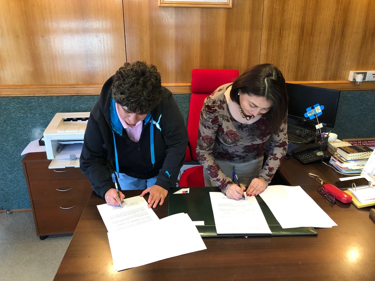 Municipalidad de Porvenir firma convenio de colaboración con empresa Bakkavor