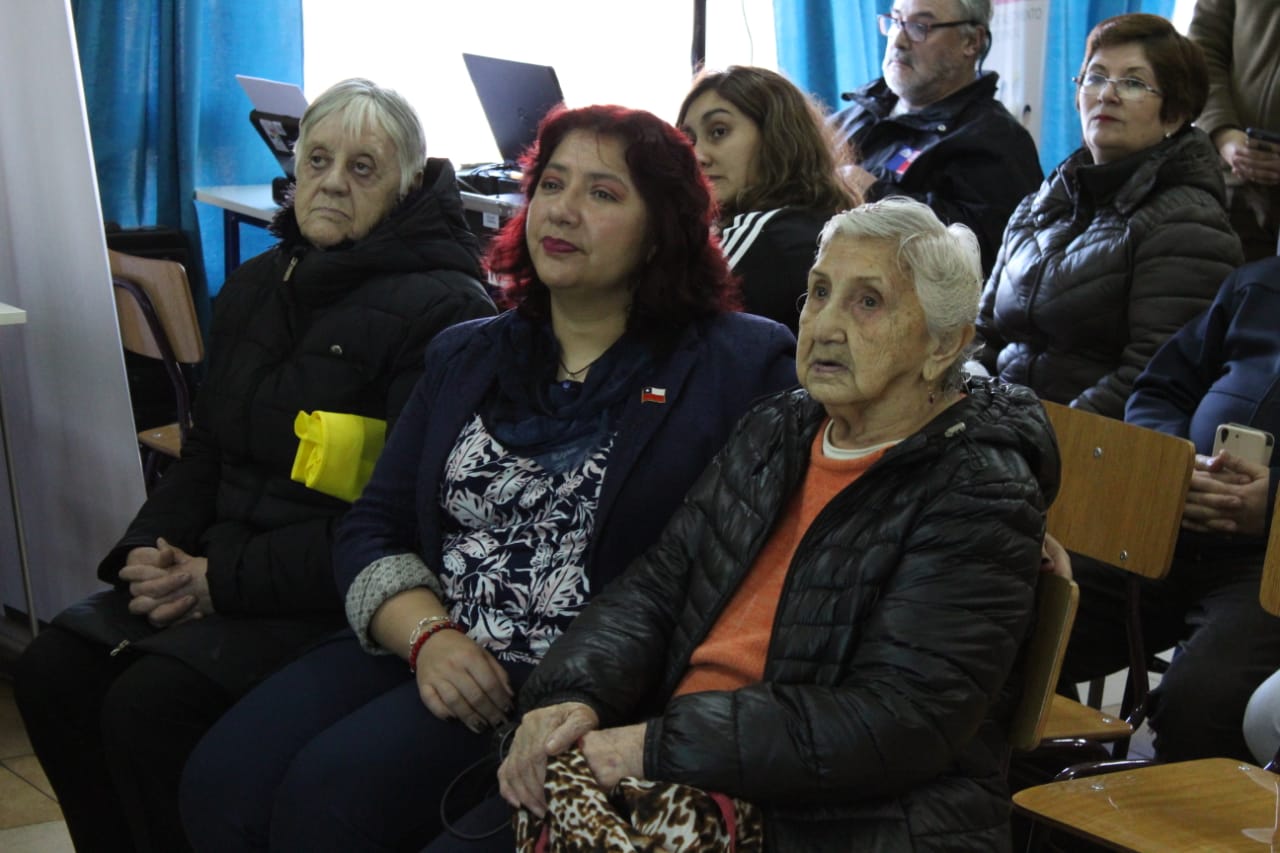 Vecinos de Puerto Natales conocieron la nueva Comisaría Virtual de Carabineros