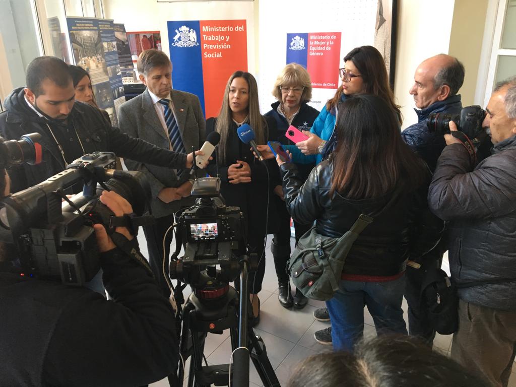 Autoridades regionales llaman a padres a hacer uso del permiso de postnatal parental