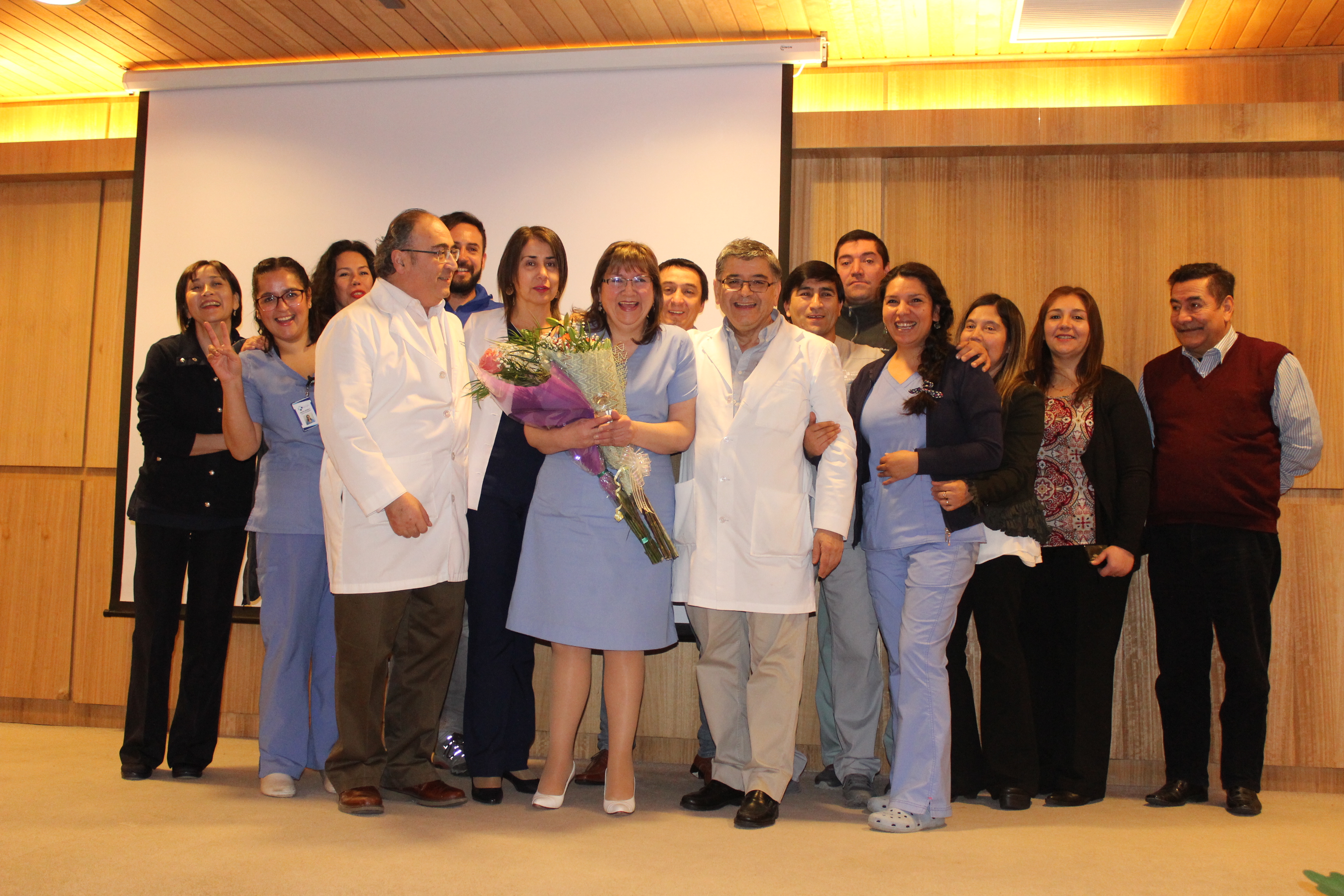 7 funcionarios del Hospital Clinico que culminan su trayectoria laboral fueron reconocidos en Punta Arenas