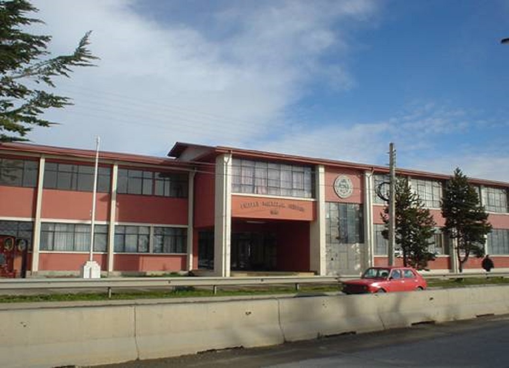 Liceo Industrial de Punta Arenas permaneció en actividades hoy lunes