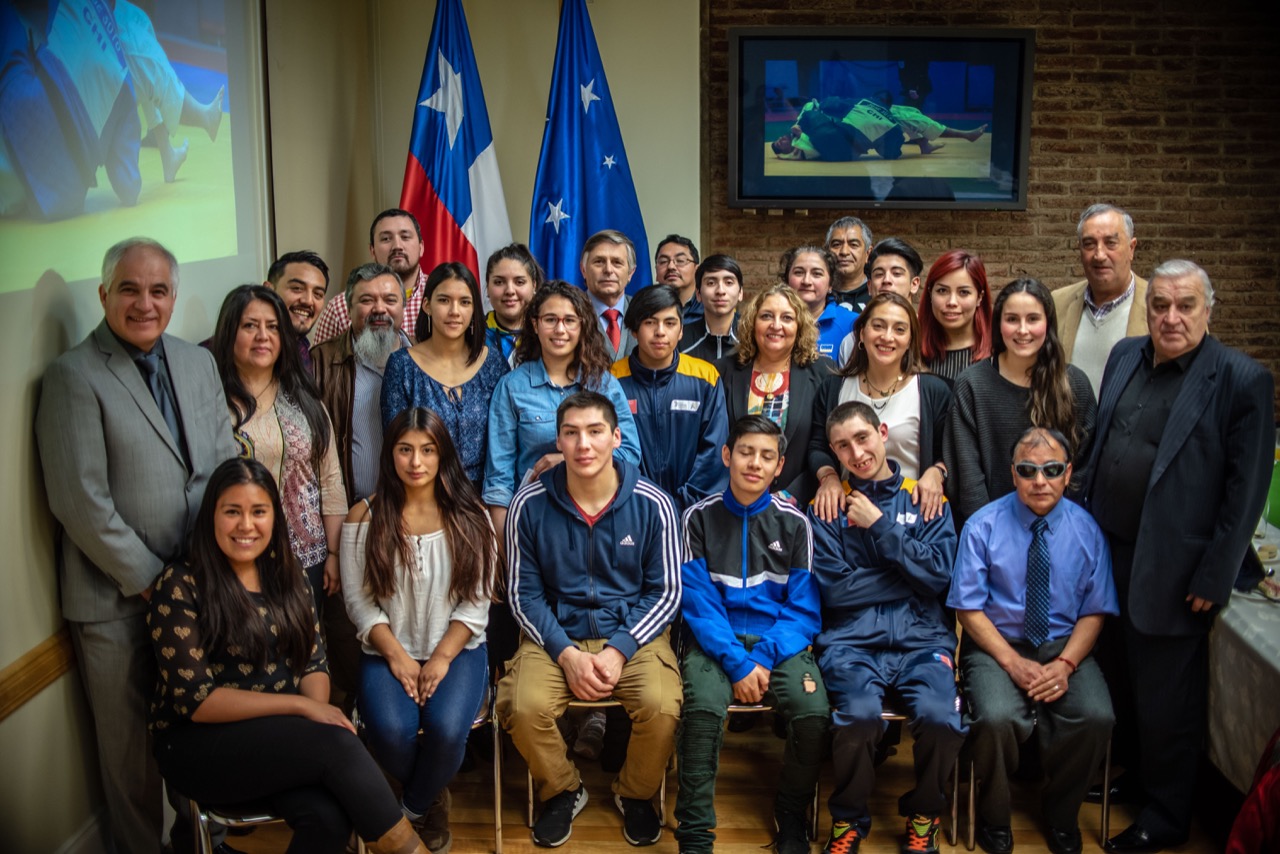 Intendente Fernández rindió reconocimiento a medallistas magallánicos en los Juegos Nacionales y Paranacionales