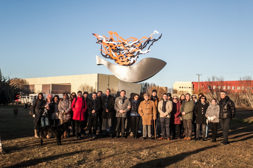 Escultura «Nave» a la vida en el estrecho de Magallanes fue inaugurada en el campus de la UMAG