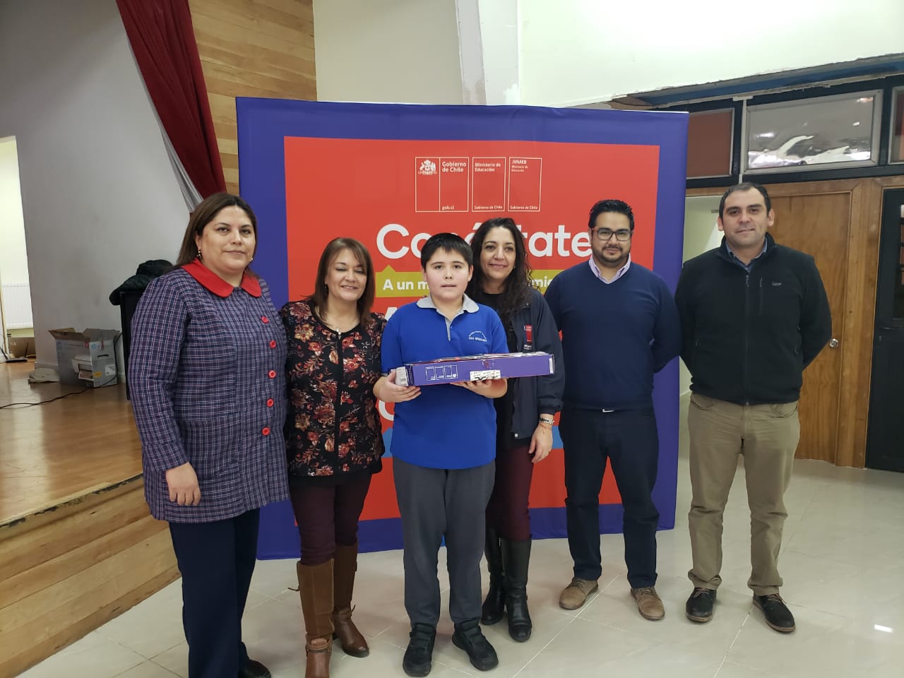 Alumnos de 7° año de las comunas de San Gregorio y Primavera recibieron sus notebooks