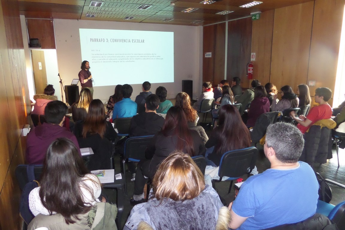 Se realizó en Punta Arenas conversatorio-taller «Yo aporto al buen trato y a la prevención del Bullying»