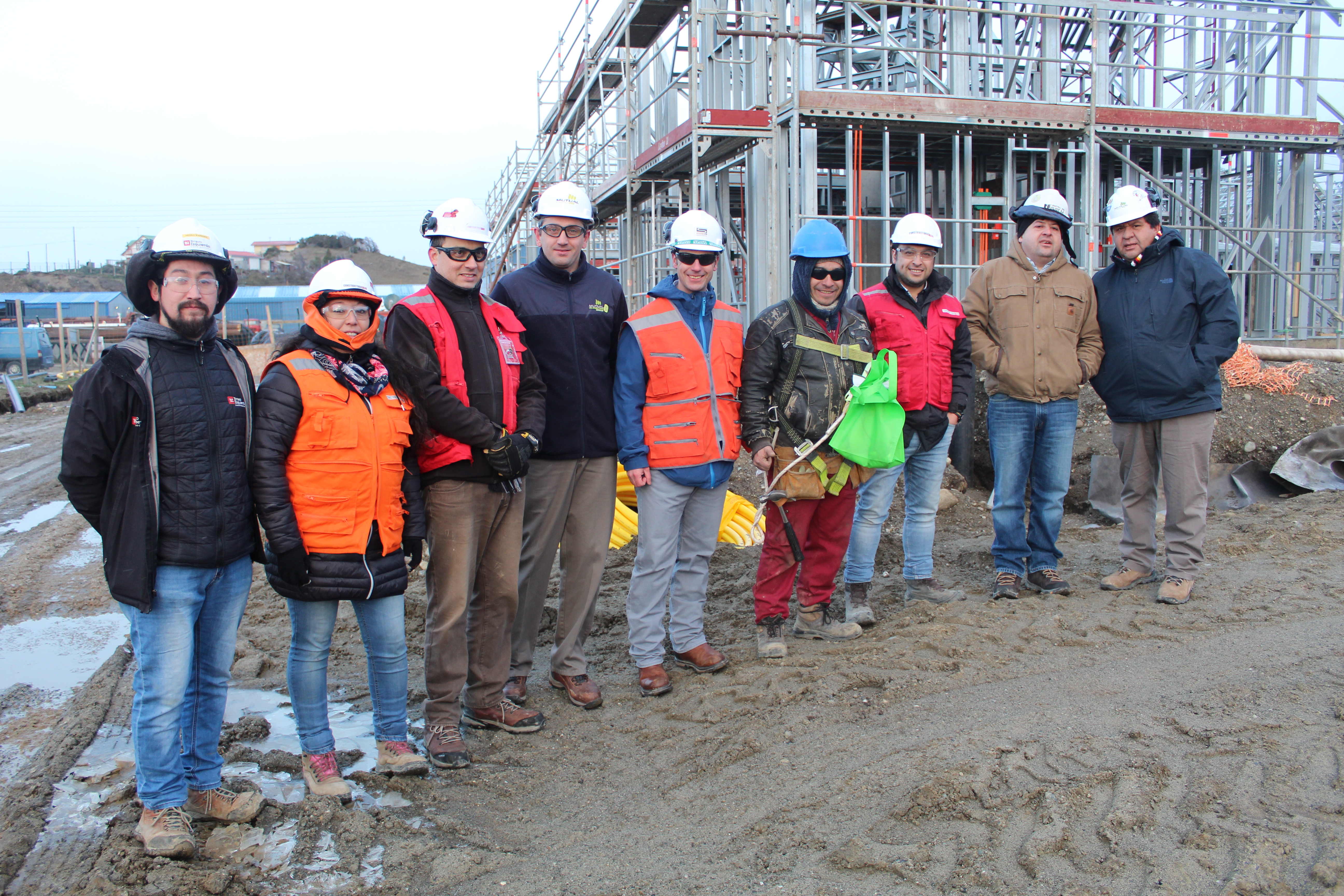 Comisión de Seguridad de CChC Punta Arenas realiza visita a obra de empresa socia