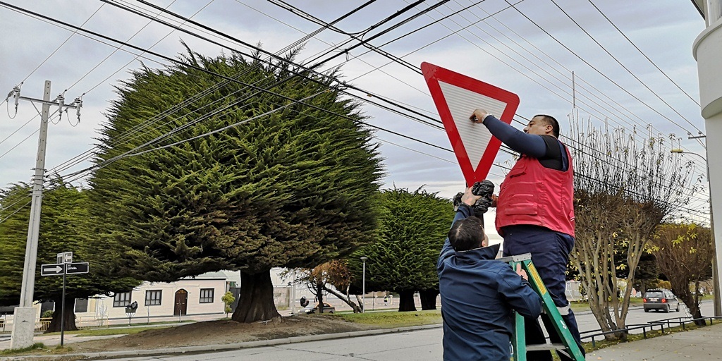 Fueron modificadas señales de tránsito en 7 puntos de la ciudad de Punta Arenas