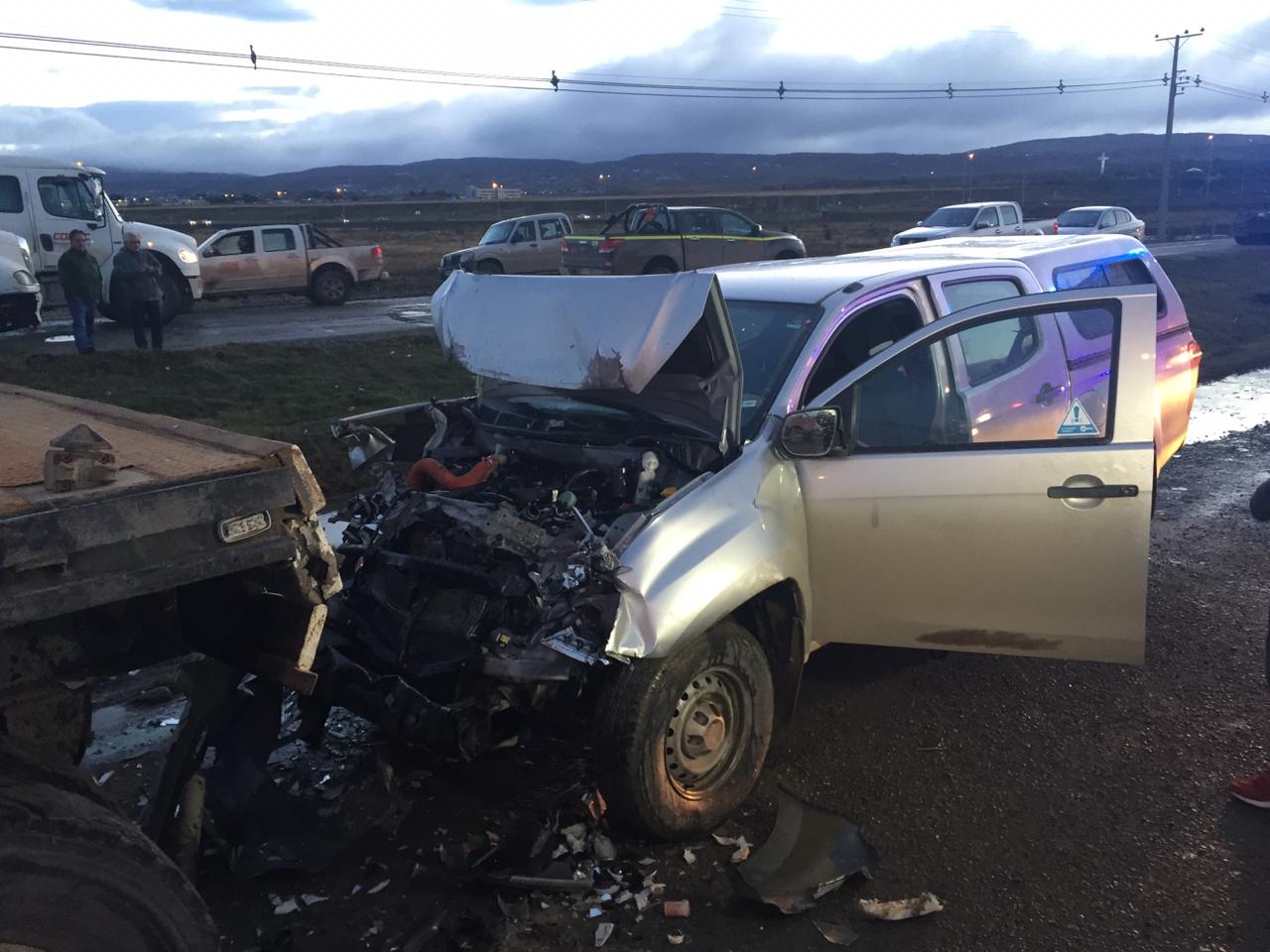 Choque entre una camioneta del SAG y una rampla dejó dos personas lesionadas