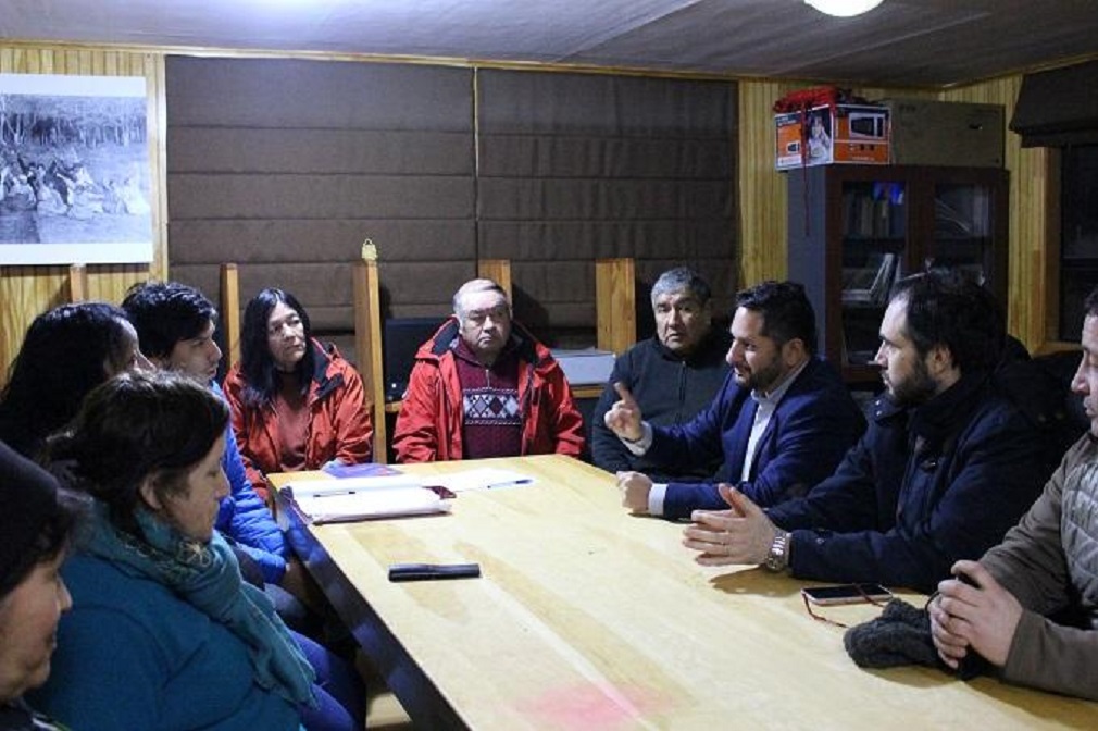 En Villa Ukika: el Defensor Público de Puerto Williams se reunió con la comunidad yagán