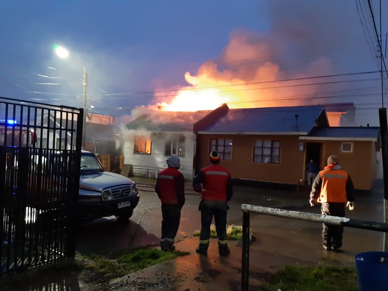 Incendio afectó  una vivienda de un piso en el sector Fitz Roy de Punta Arenas