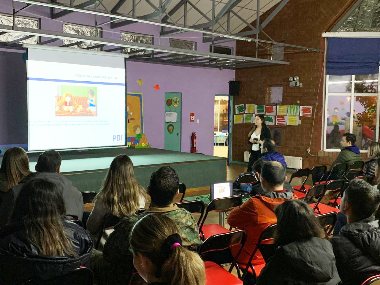 PDI expone a padres del jardín Nido Azul de la IVa Brigada Aérea en Punta Arenas