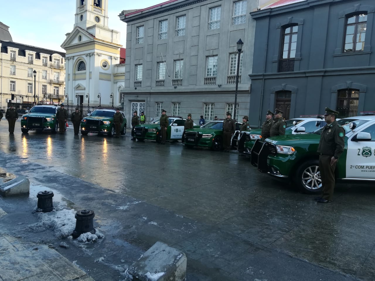 4 furgones y 2 radiopatrullas se incorporan a equipamiento de Carabineros en Magallanes