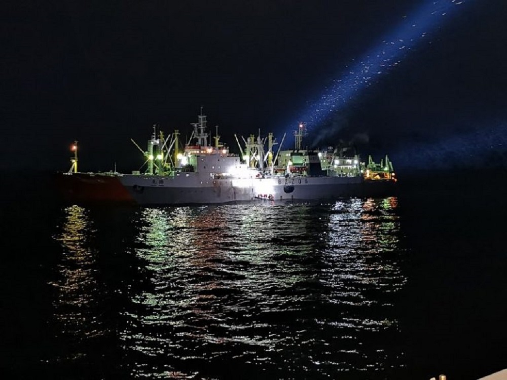 Fiscalizan en aguas de la Antártica a buques pesqueros extranjeros