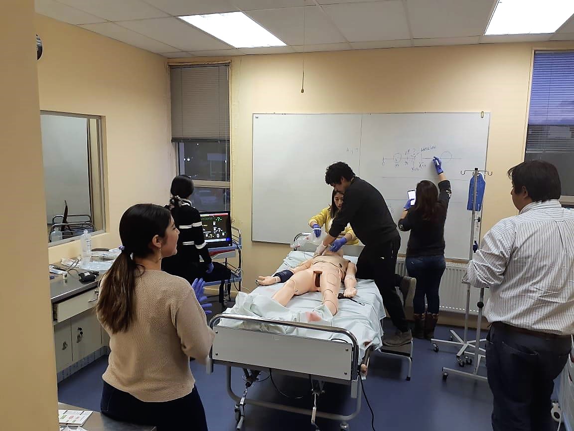 Enfermeros natalinos se capacitan en Soporte Vital Avanzado (ACLS) gracias a compromiso intersectorial del sector Salud