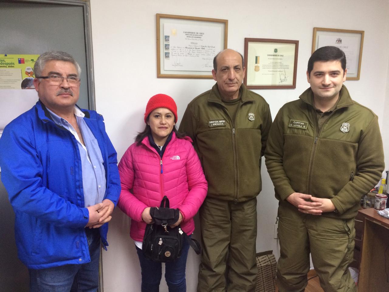 Taxista encuentra bolso en su vehículo y lo entrega en Carabineros: la persona que había extraviado sus pertenencias agradece a Carabineros y a Taxis Alondra