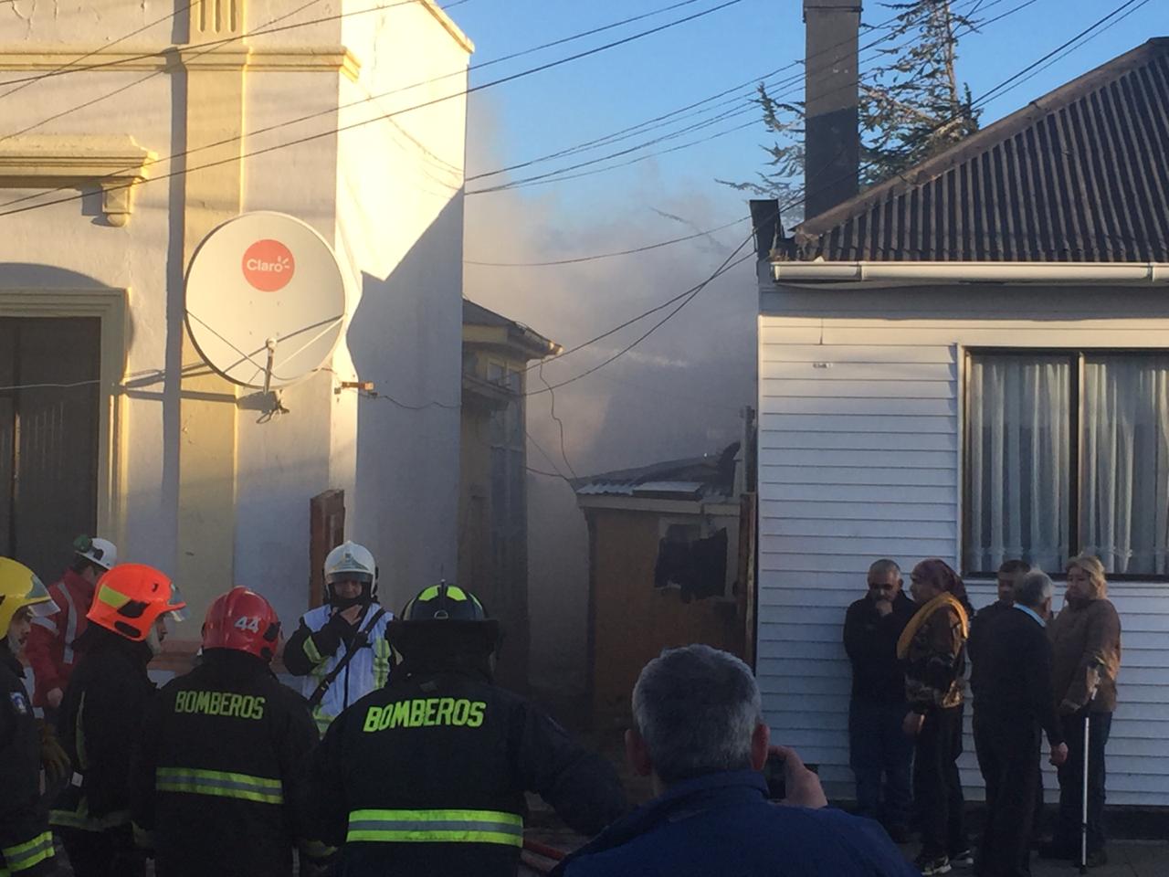 16 personas damnificadas en incendio en el centro de Punta Arenas