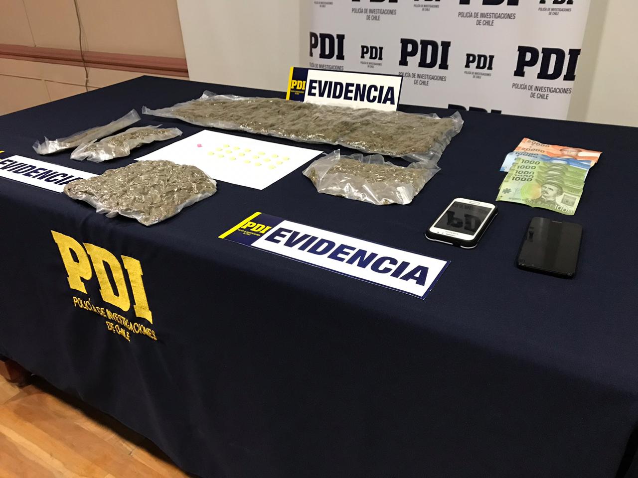 Incautan cannabis y extasis en el aeropuerto de Punta Arenas: un pasajero transportaba la droga desde el centro del país