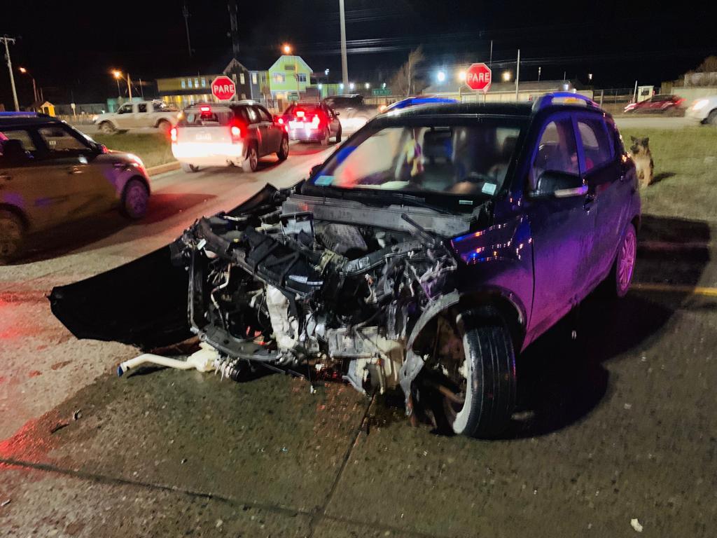 Dos lesionados leves en colisión en avenida Frei con  Carlos Ibañez en el sector norte de Punta Arenas