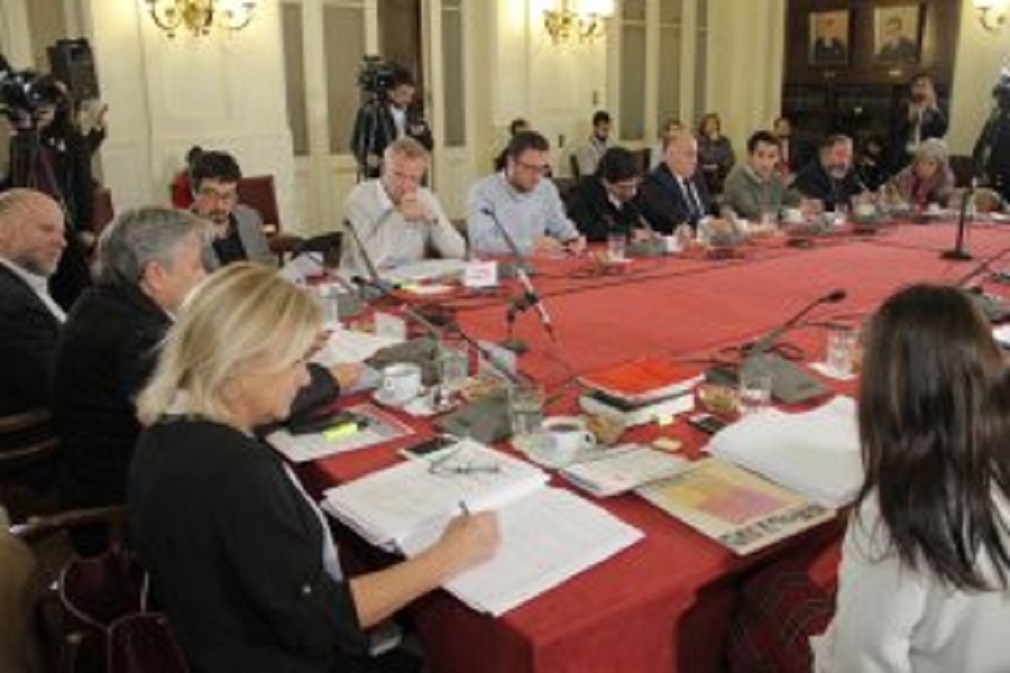 Comisión de DD.HH. del Senado aprueba en general proyecto de ley de migración