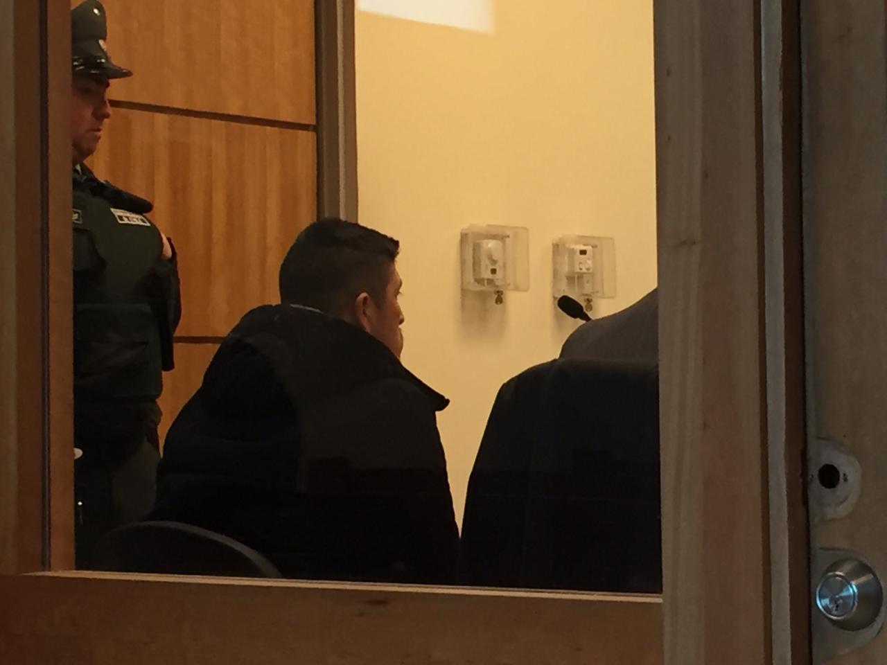 Un hombre que fue acusado de apuñalar a su ex pareja el domingo pasado, se defendió en audiencia, acusando que ella fue quien intentó atentar contra sí misma y un embarazo de 4 meses