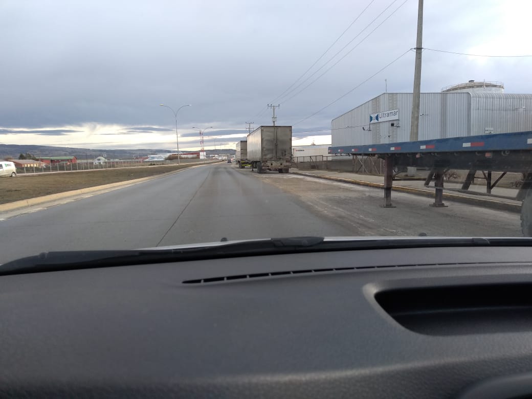 Conductores reclaman por estacionamientos irregulares en las proximidades de Puerto Mardones