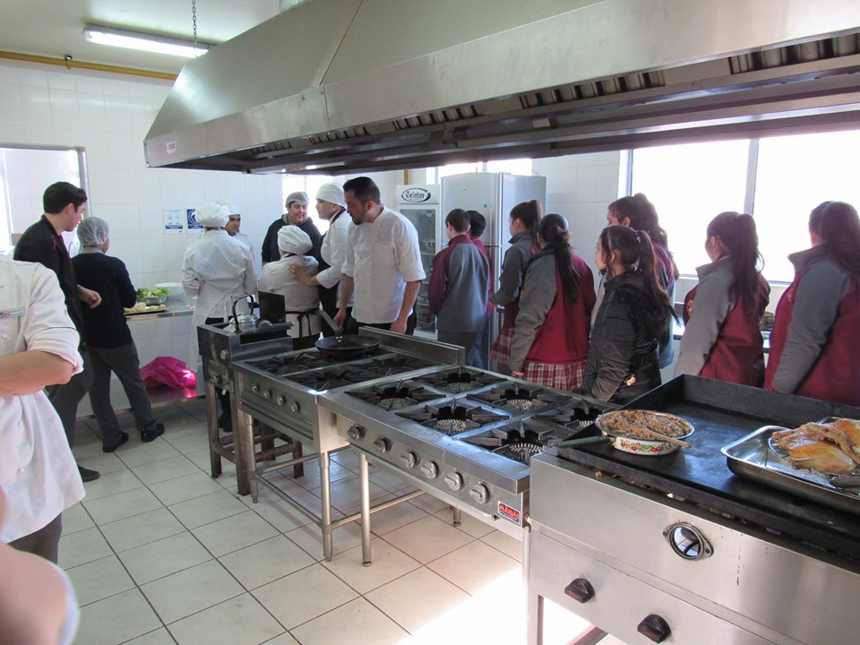 Liceo Politécnico Luis Cruz Martínez de Puerto Natales cumplió 48 años de existencia