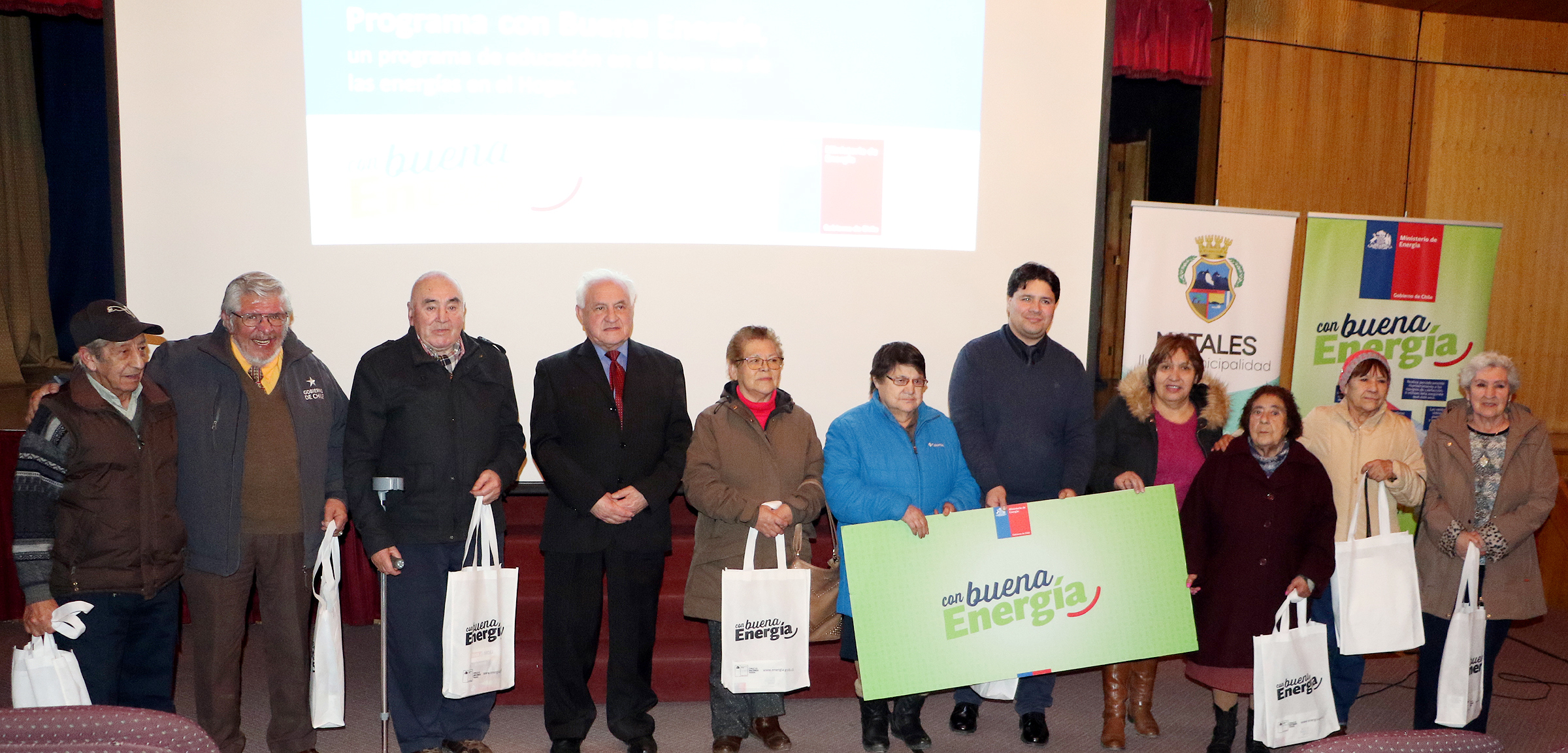Programa “Con Buena Energía” llevó la eficiencia energética a adultos mayores de Natales