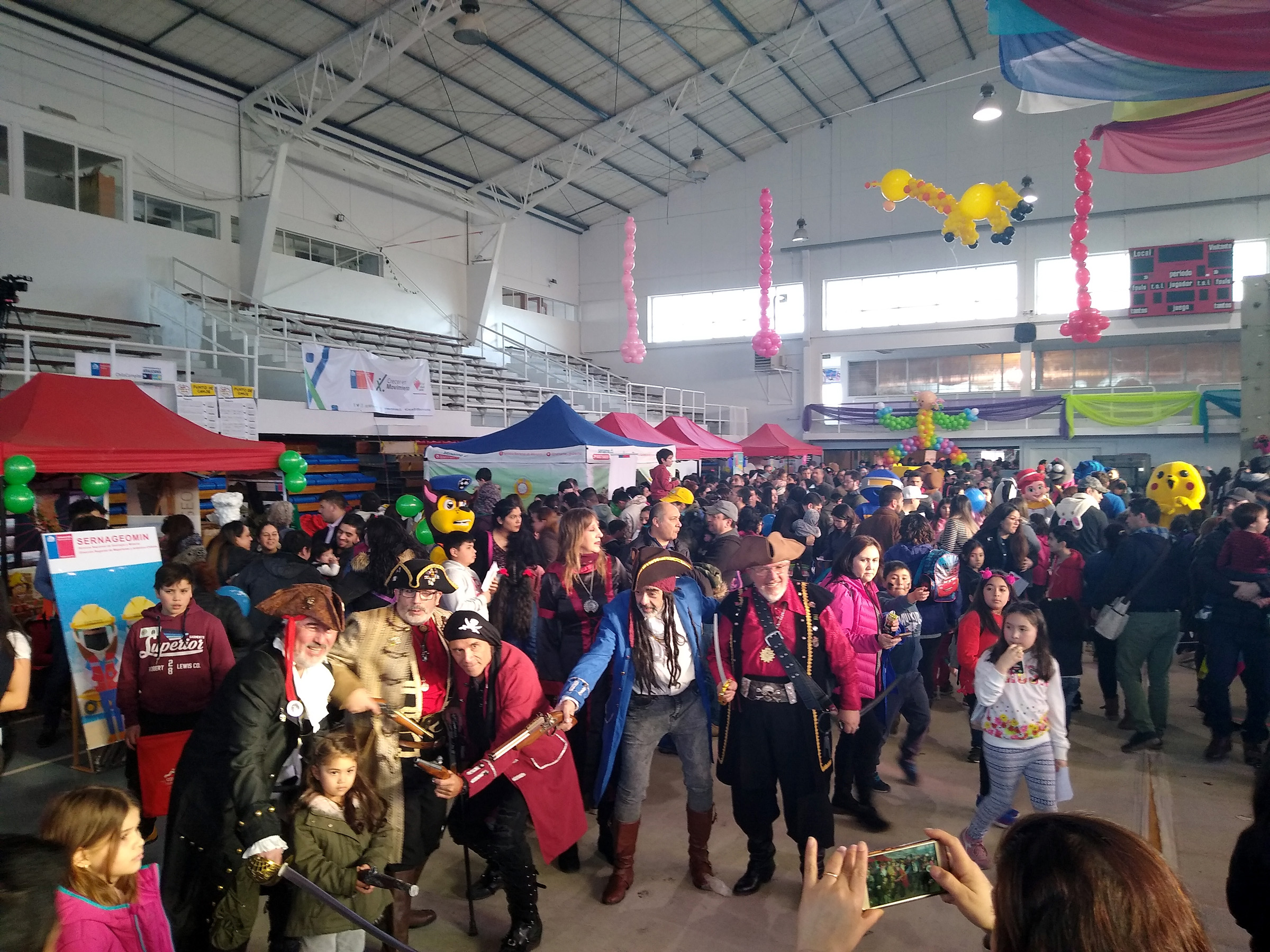 Seremi Sáez se vistió de pirata para “rescatar el tesoro de las Energías Sostenibles”