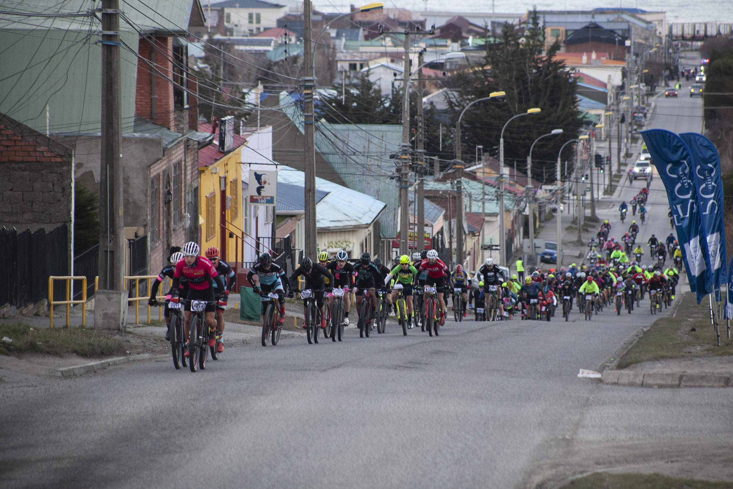 Más de 200 personas participaron del desafío deportivo “Punta Arenas Cerro Arriba”: el evento fue organizado por el Municipio de Punta Arenas y MTB Patagonia